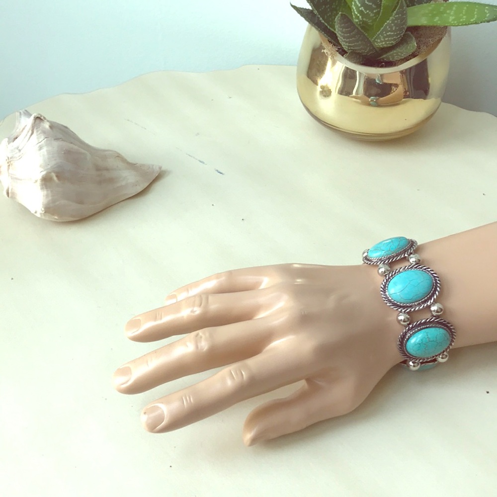 Beautiful Silver-Plated Turquoise Style Bracelet